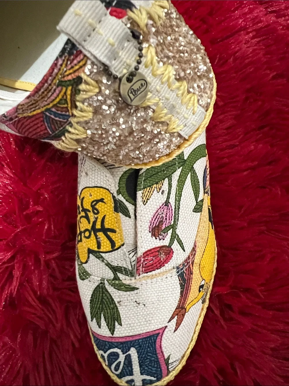 Sakroots  girls  Floral & Bird Canvaso Slip-On Espadrille - White/Yellow. Size 2